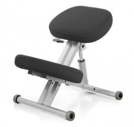 Smartstool KM01L — металлический коленный стул с газлифтом, с черным чехлом